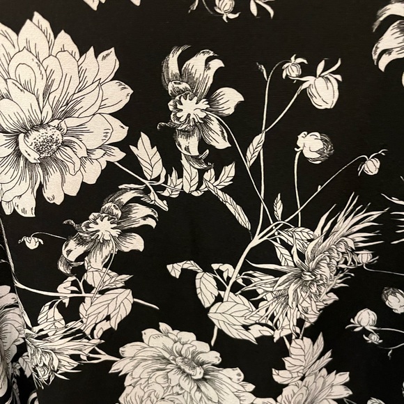 194. WOMENS KAREN KANE 0X DETAIL TOP - Picture 5 of 8